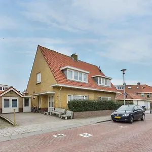 https://holiday-beach-house.zandvoort-hotels.com
